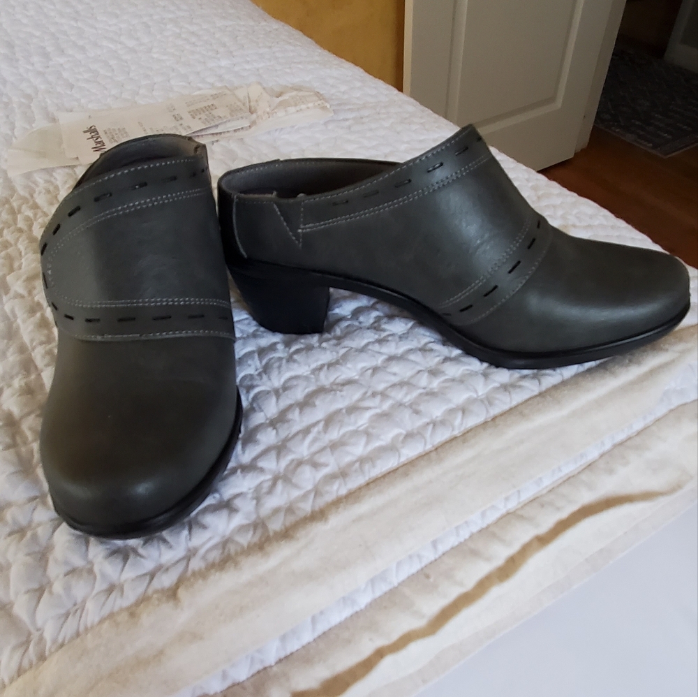 Women's Gray Heeled Shoes